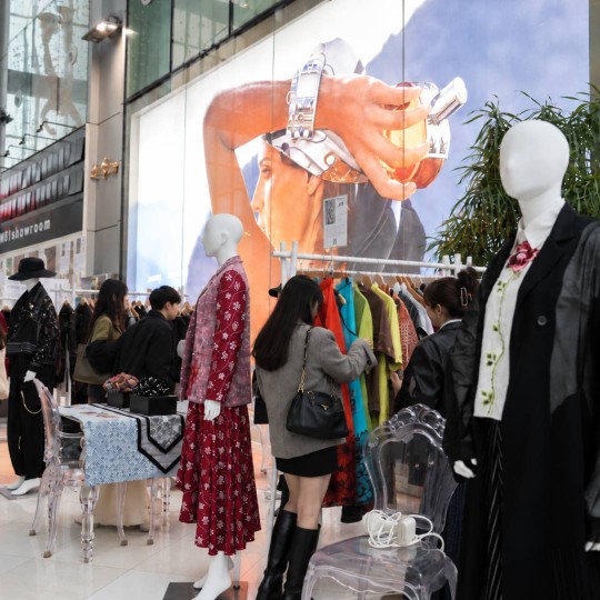 Dari Runway ke Pasar Global: Strategi Brand Fashion Indonesia di Seoul